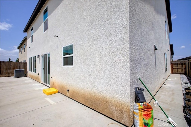 218 Bryce Canyon Ct, Merced, CA 95341 - view of side of property featuring stucco siding, a patio area, a fenced backyard, and central AC unit