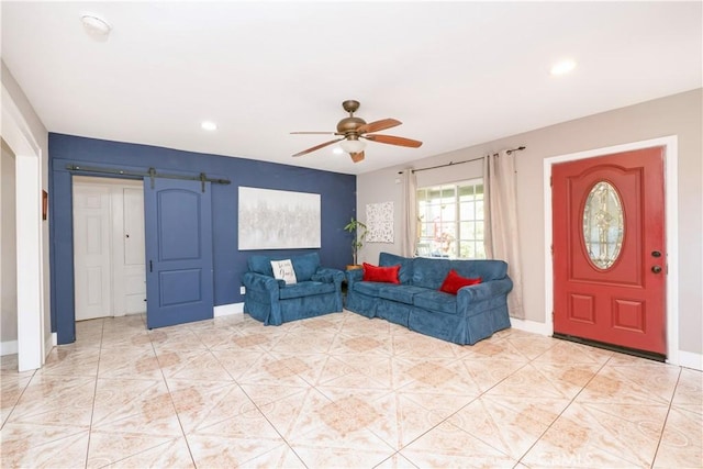 living area featuring baseboards, a ceiling fan, recessed lighting, and a barn door