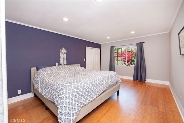 bedroom with recessed lighting, baseboards, and wood finished floors