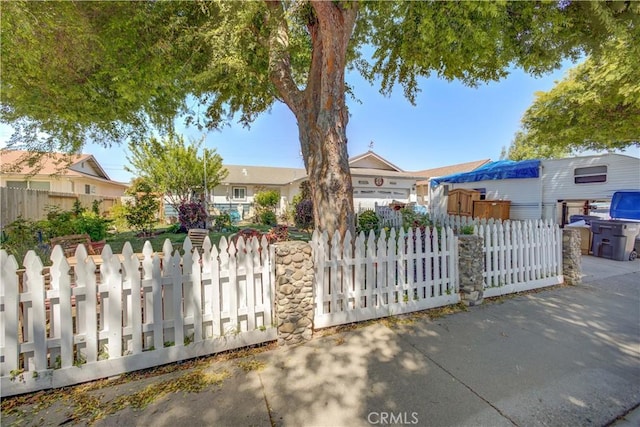 view of front of property with a fenced front yard