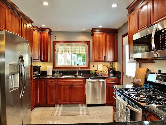 kitchen featuring a sink, plenty of natural light, stainless steel appliances, and recessed lighting