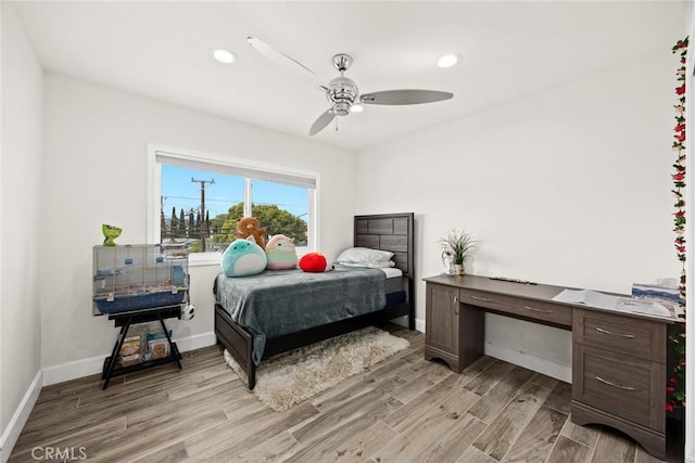 bedroom with light wood-style floors, a ceiling fan, baseboards, and recessed lighting