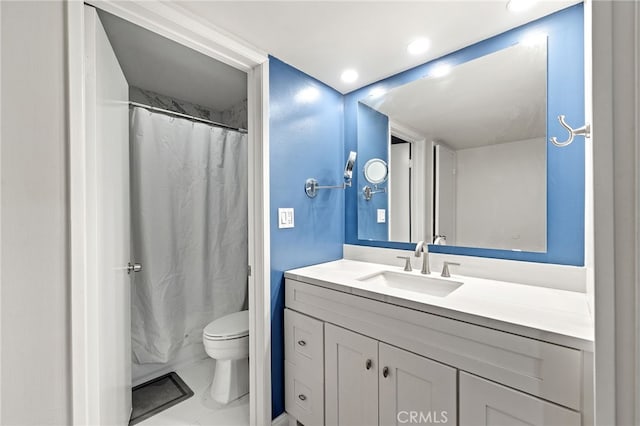 985 S Idaho St Unit 46, La Habra, CA 90631 - full bath with toilet, vanity, and curtained shower