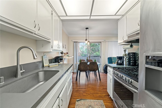985 S Idaho St Unit 46, La Habra, CA 90631 - kitchen with a sink, stainless steel appliances, ornamental molding, under cabinet range hood, and white cabinets