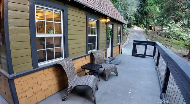 810 Lake Dr, Lake Arrowhead, CA 92352 - view of patio