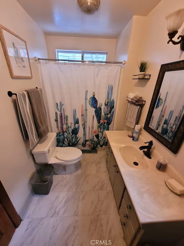 810 Lake Dr, Lake Arrowhead, CA 92352 - full bath with toilet, vanity, a shower with shower curtain, and marble look tiles