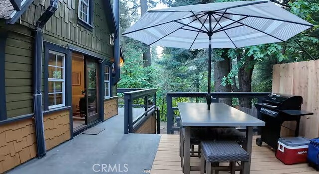 810 Lake Dr, Lake Arrowhead, CA 92352 - view of wooden terrace