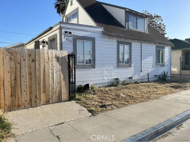 2404 E California, Bakersfield, CA 93307 - view of side of home with crawl space and fence