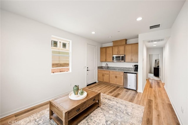 31768 Constellation Dr, Menifee, CA 92586 - kitchen featuring stainless steel appliances, light wood-style floors, recessed lighting, a sink, and baseboards