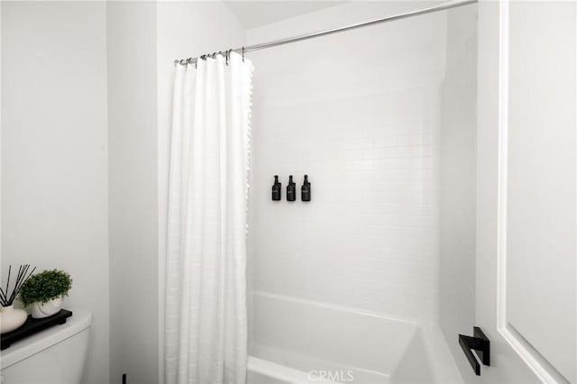 31768 Constellation Dr, Menifee, CA 92586 - full bathroom with toilet and shower / tub combo with curtain