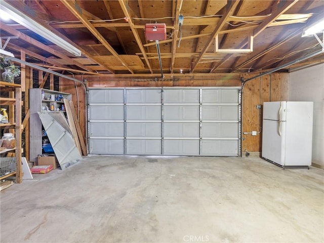 garage with freestanding refrigerator
