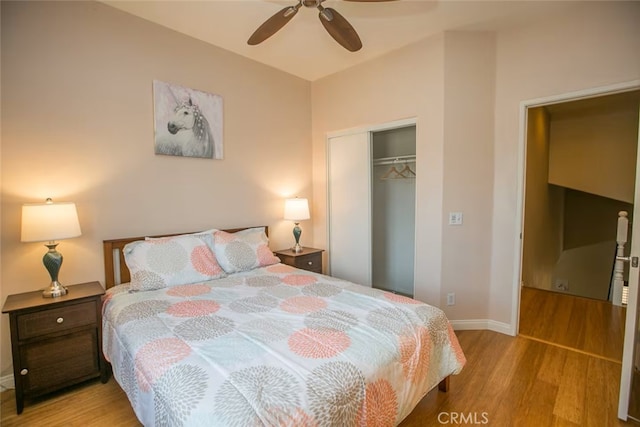 bedroom featuring baseboards, a ceiling fan, a closet, and wood finished floors