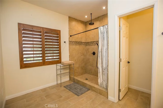 full bath featuring baseboards, recessed lighting, and a tile shower