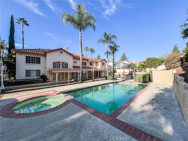 6926 Orozco Dr, Riverside, CA 92506 - outdoor pool with an in ground hot tub and a patio area