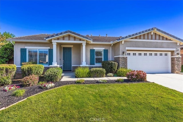 view of front of house featuring a garage, a front lawn, stucco siding, and driveway