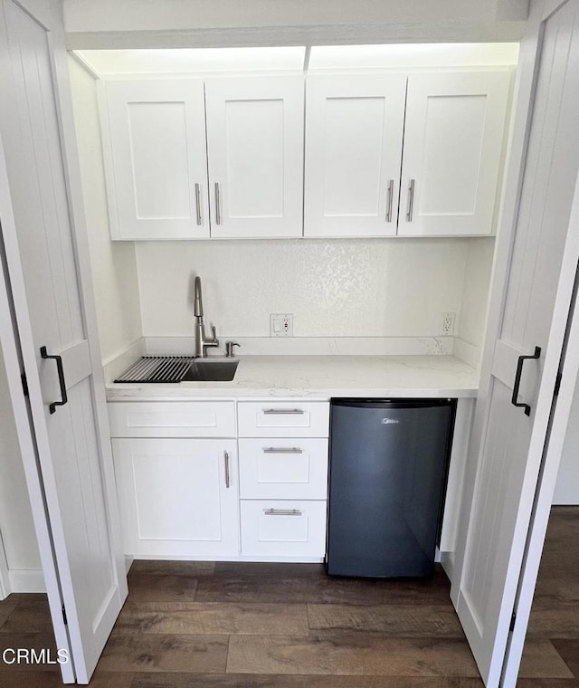 333 Highland Dr, Oxnard, CA 93035 - bar with dishwasher and dark wood-type flooring