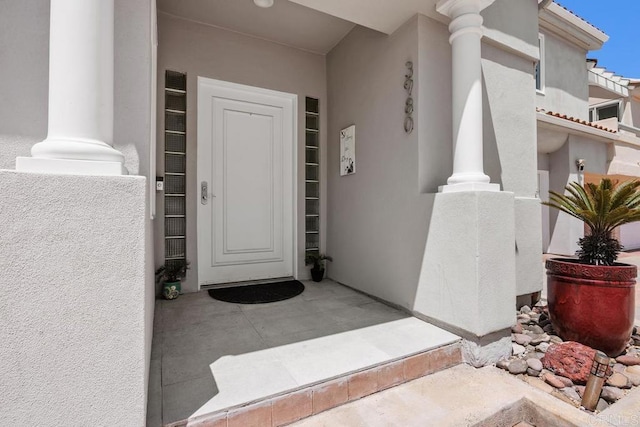 view of exterior entry with stucco siding