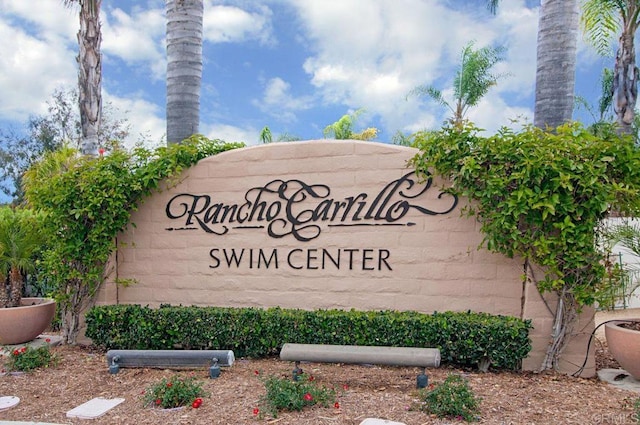 view of community / neighborhood sign