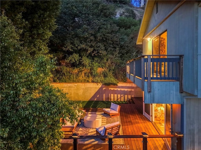 3392 Coy Dr, Sherman Oaks, CA 91423 - view of wooden deck