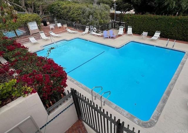 561 S Sierra Ave Unit 34, Solana Beach, CA 92075 - community pool with a patio area and view of wooded area