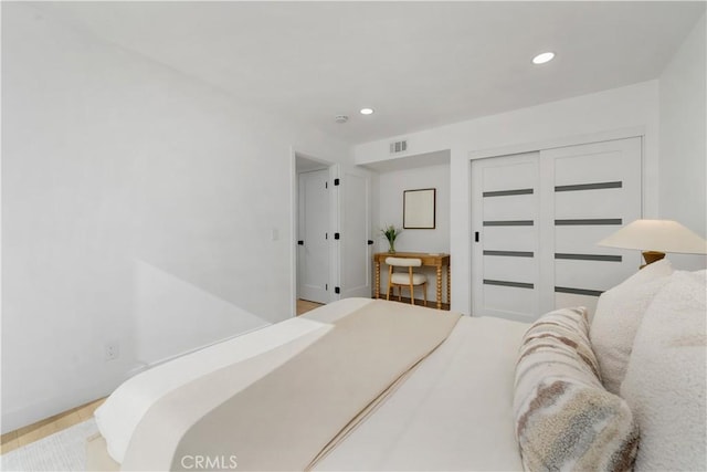 bedroom featuring visible vents, recessed lighting, and a closet