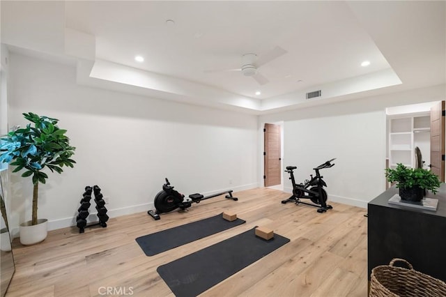 932 9th St, Manhattan Beach, CA 90266 - workout room featuring a raised ceiling, light wood-style floors, a ceiling fan, baseboards, and recessed lighting