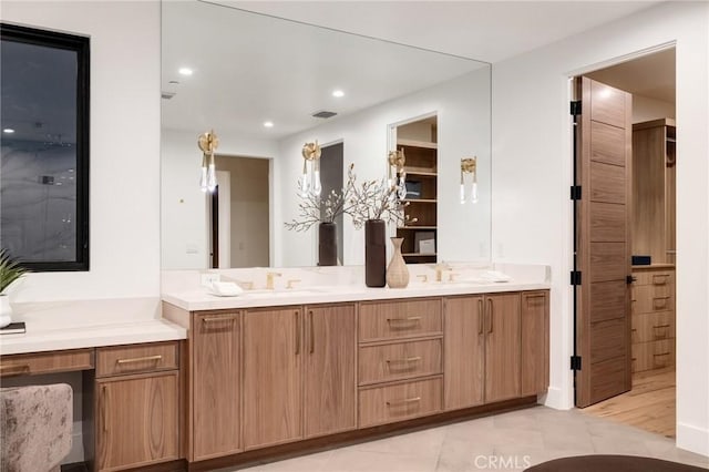 932 9th St, Manhattan Beach, CA 90266 - full bath featuring double vanity and recessed lighting