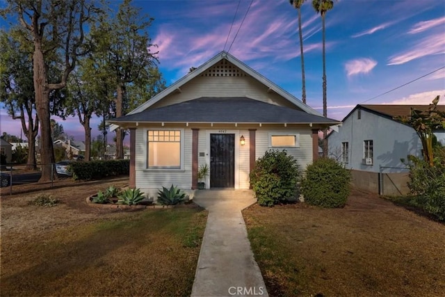 4643 Victoria Ave, Riverside, CA 92507 - bungalow-style house with a front yard