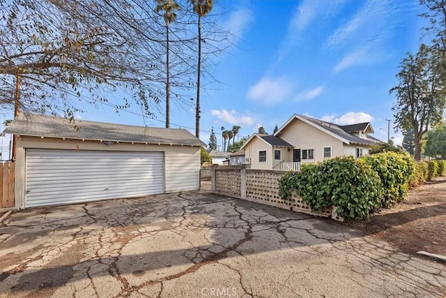 4643 Victoria Ave, Riverside, CA 92507 - exterior space with fence