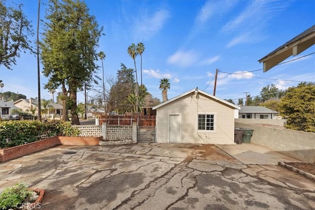 4643 Victoria Ave, Riverside, CA 92507 - view of patio / terrace featuring fence and an outdoor structure