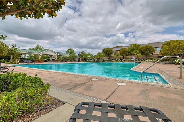 22620 Dragonfly Ct, Saugus, CA 91350 - community pool featuring a patio