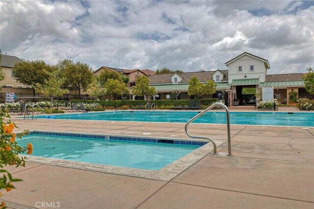22620 Dragonfly Ct, Saugus, CA 91350 - community pool with a patio area