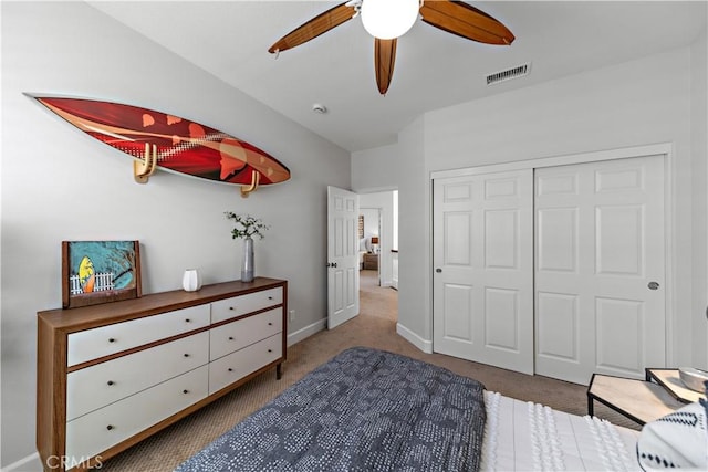 bedroom featuring ceiling fan, visible vents, carpet, and a closet