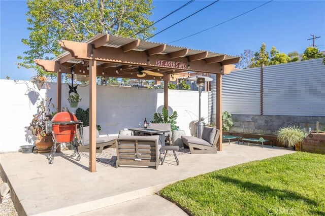 view of patio featuring ceiling fan, outdoor lounge area, and a fenced backyard
