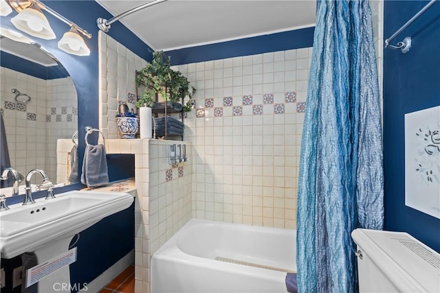 28015 Old Mine Rd, Ranchita, CA 92066 - bathroom featuring shower / bath combo, toilet, and a sink