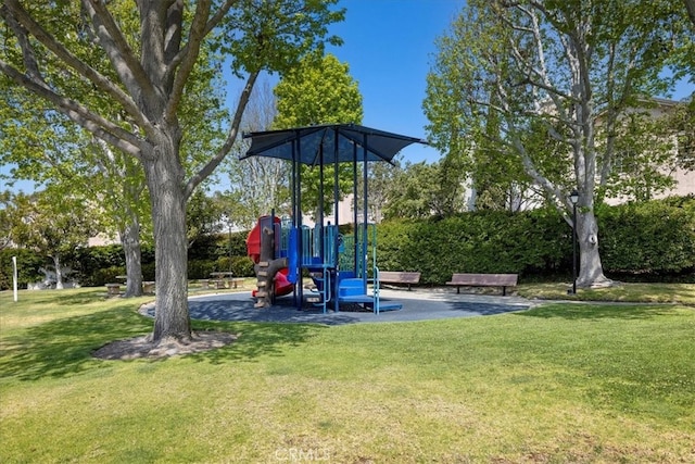 community play area with a yard