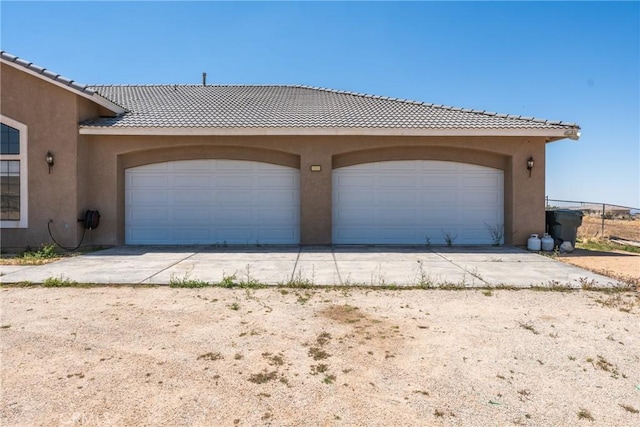 9170 Japatul Rd, Apple Valley, CA 92308 - garage with concrete driveway