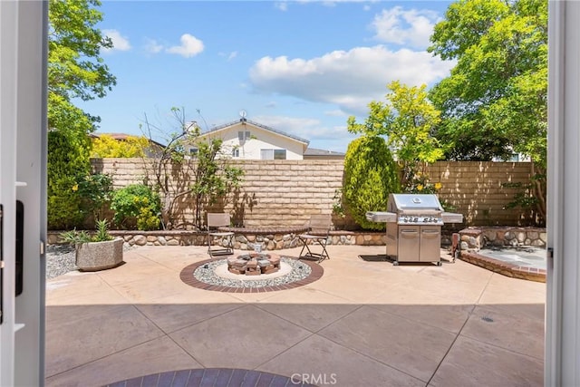 29081 Madrid Pl, Castaic, CA 91384 - view of patio with a grill