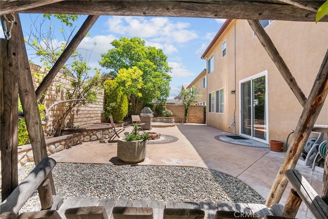 29081 Madrid Pl, Castaic, CA 91384 - fenced backyard featuring a patio area