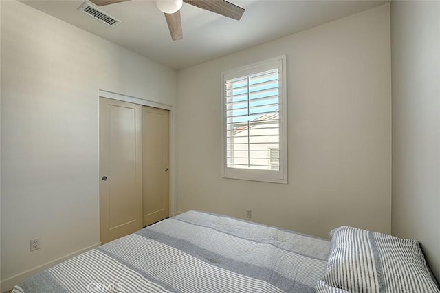 35719 Mccarthy St, Palm Desert, CA 92211 - bedroom featuring visible vents, a ceiling fan, baseboards, and a closet