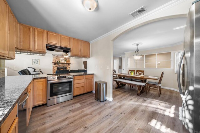 16016 Spangler Peak Rd, Ramona, CA 92065 - kitchen with light wood finished floors, stainless steel appliances, baseboards, under cabinet range hood, and visible vents
