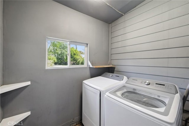 1781 Whitefield Rd, Pasadena, CA 91104 - clothes washing area featuring laundry area and washing machine and clothes dryer