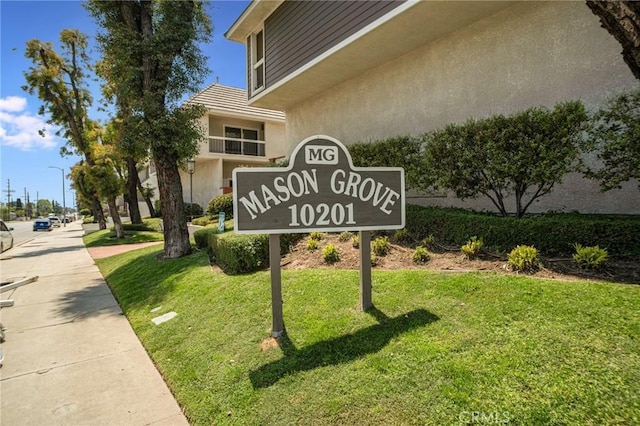 community / neighborhood sign with a yard