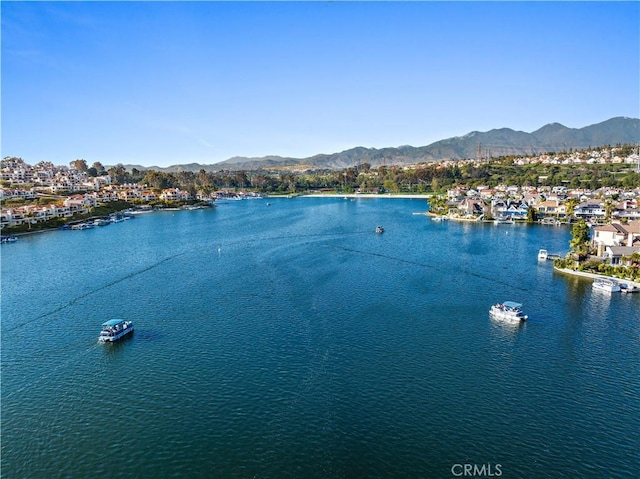 water view with a mountain view