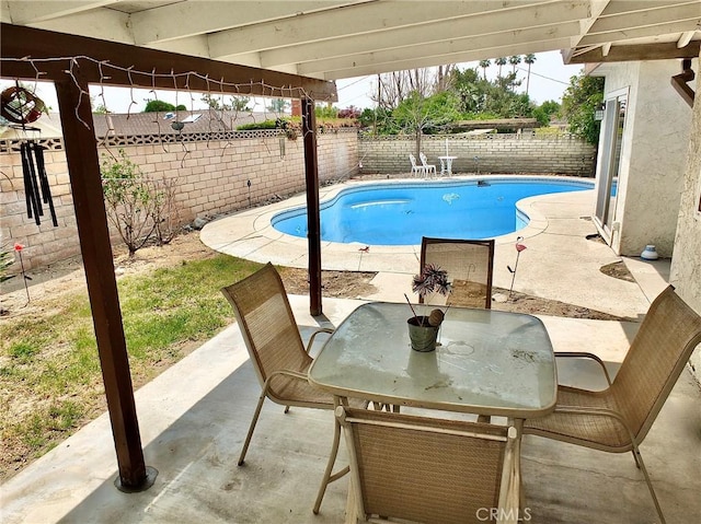 3915 Valencia Ave, San Bernardino, CA 92404 - view of pool featuring a patio, a fenced in pool, a fenced backyard, and outdoor dining space
