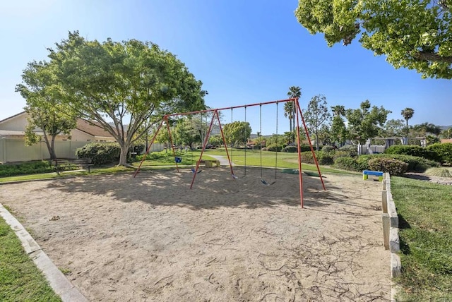 4972 Lake Shore Ct, Fallbrook, CA 92028 - community play area featuring a yard