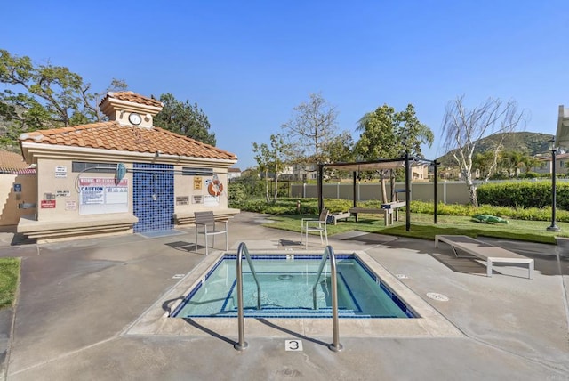 4972 Lake Shore Ct, Fallbrook, CA 92028 - view of swimming pool featuring fence and a community hot tub