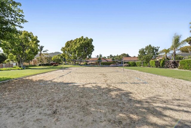4972 Lake Shore Ct, Fallbrook, CA 92028 - view of community featuring a yard and volleyball court