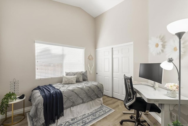 4972 Lake Shore Ct, Fallbrook, CA 92028 - bedroom with a desk, a closet, light wood finished floors, high vaulted ceiling, and baseboards