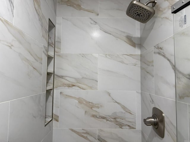details featuring tiled shower